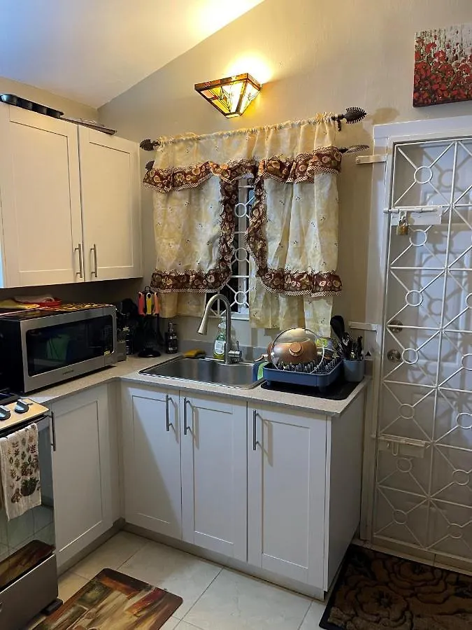 Luxury Manor 2 Bedroom /1 Bathroom House W/Electric Fireplace, Montego Bay 0*,  Jamaica