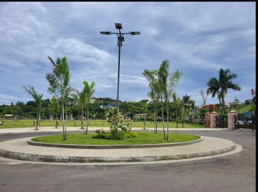 Luxury Manor 2 Bedroom /1 Bathroom House W/Electric Fireplace, Montego Bay 0*,  Jamaica